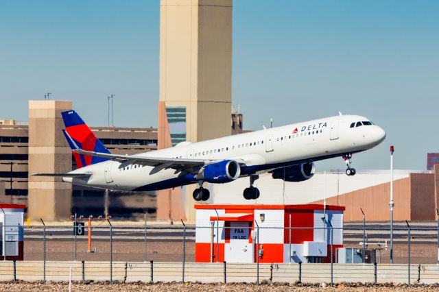 Airbus A321 (N343DN) - A Delta Airlines A321 taking off from PHX on 2/1/23. Taken with a Canon R7 and Tamron 70-200 G2 lens.