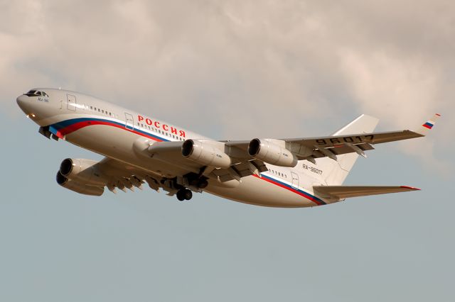 Ilyushin Il-96 (RA-96017)