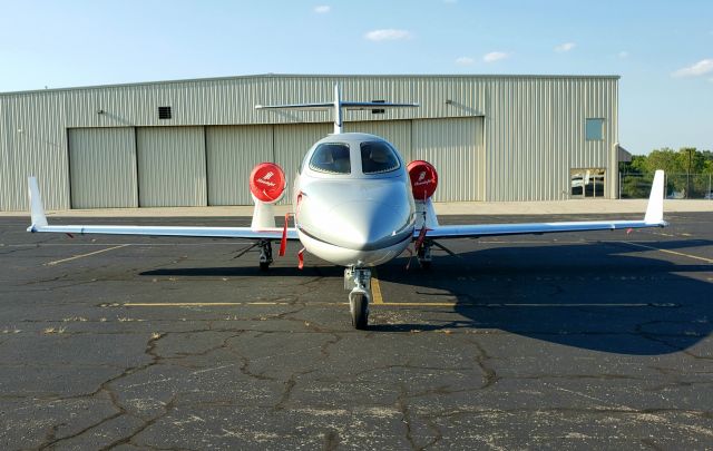 Honda HondaJet (N420BT) - Showing off engines