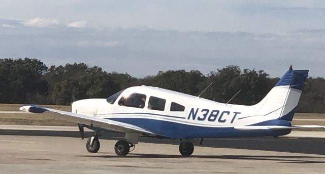 Piper Cherokee (N38CT)