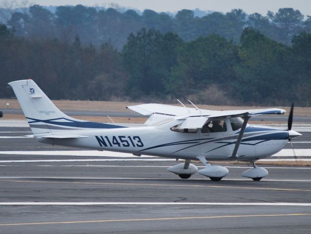 Cessna Skylane (N14513) - LCP ENTERPRISES LLC - arriving 20R - 2/24/11