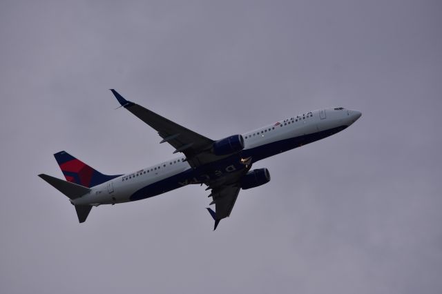 Boeing 737-900 (N844DN)