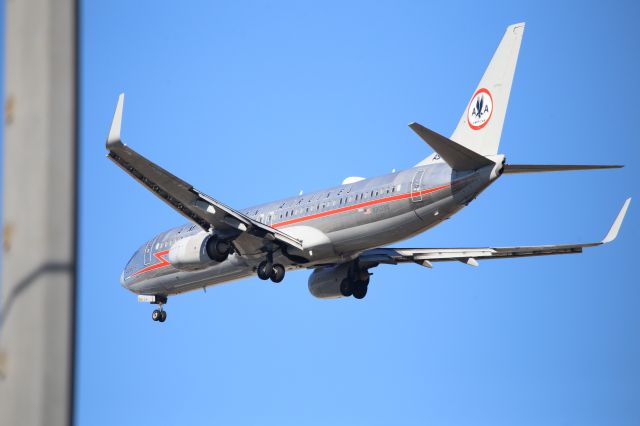 Boeing 737-800 (N905NN)