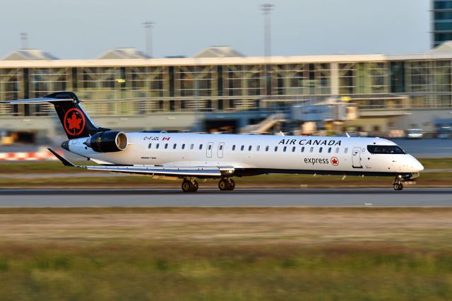 Canadair Regional Jet CRJ-900 (C-FJZL)