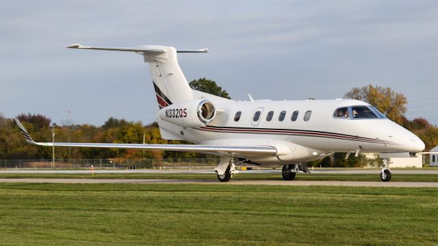 Embraer Phenom 300 (N332QS)