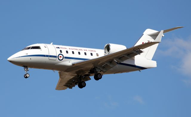 Canadair Challenger (A37003) - Short Final To Rwy 35