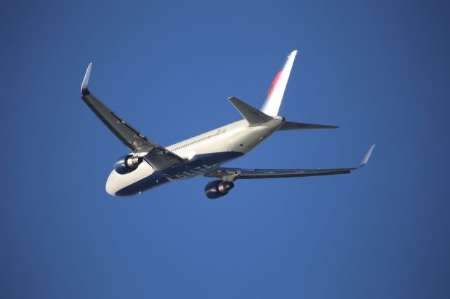 BOEING 767-300 (N178DN)