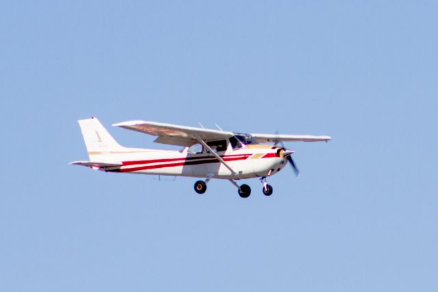 Cessna Skyhawk (N6396D)