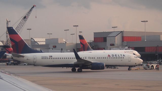 Boeing 737-800 (N389DA)