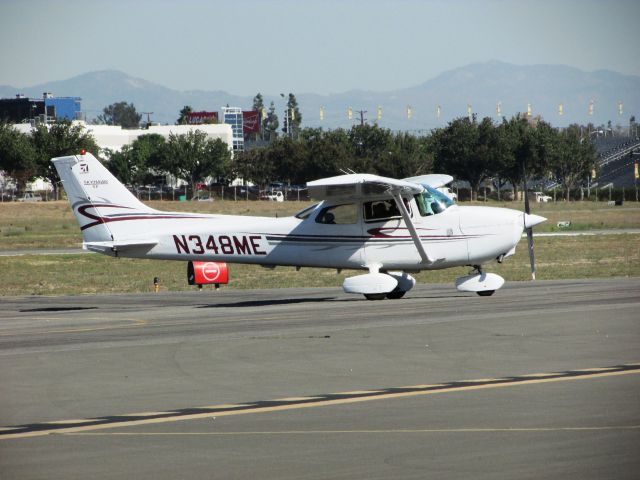 Cessna Skyhawk (N348ME) - Taxiing to RWY 26L