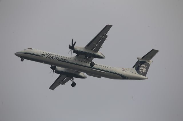 de Havilland Dash 8-400 (N411QX)