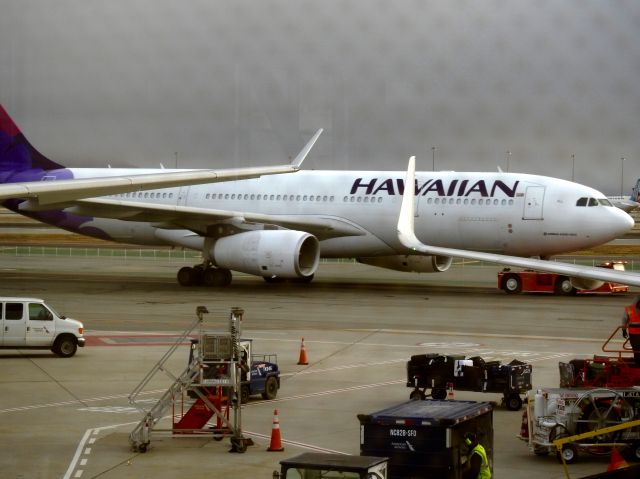Airbus A330-300 (N395HA)