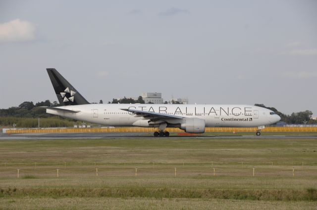 Boeing 777-200 (N78017) - Departure at Narita Intl Airport 16R on 2011/4/29 Star Alliance c/s