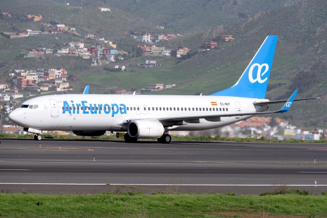 Boeing 737-500 (EC-NUY)