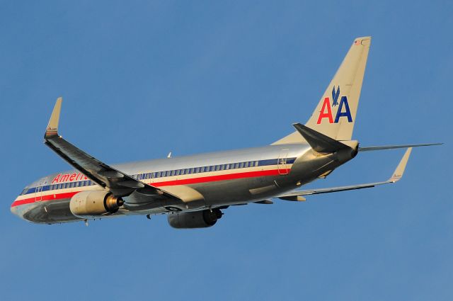 Boeing 737-800 (N906AN) - Seen at KDCA on 3/7/2010    a href=http://discussions.flightaware.com/profile.php?mode=viewprofile&u=269247  [ concord977 profile ]/a