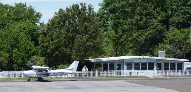 Cessna Skyhawk (N528SV) - Taxiing for departure is this 2004 Cessna 172SP Skyhawk from the Spring of 2022.