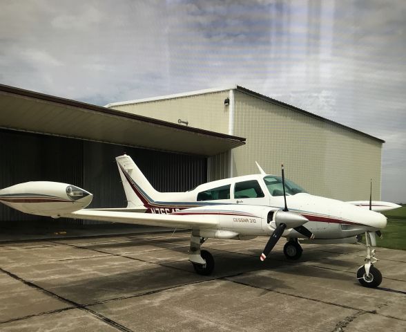 Cessna 310 (N7664Q)