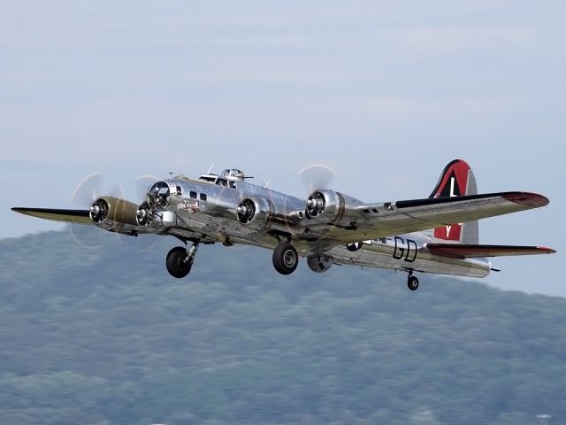 Boeing B-17 Flying Fortress (N3193G) - Leaving Reading, PA