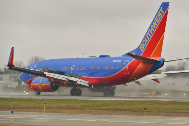 Boeing 737-700 (N259WN) - Rainy Southwest 737-700 landing on runway 23. Please select "FULL" for HD quality!