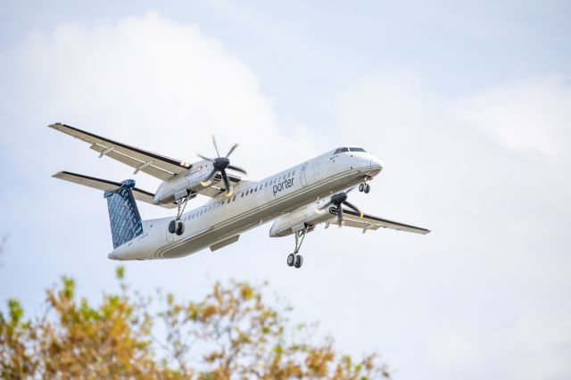 de Havilland Dash 8-400 (C-GLQL) - Picture taken over my house