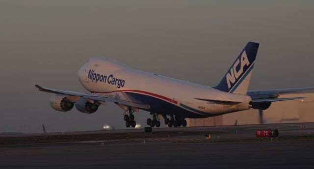 Boeing 747-200 (JA13KZ)