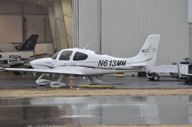 Cirrus SR-22 (N613MM)