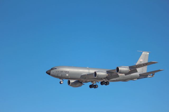 Boeing C-135FR Stratotanker — - KC-135 Stratotanker on Approach to KBGR