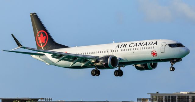 Boeing 737 MAX 8 (C-FSLU) - Air Canada airlines Boeing 737 Max 8 C-FSLU landing at TNCM St Maarten for the very first time since 2017 with their b737 max 8. Welcome back.