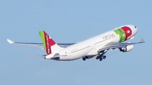 Airbus A330-200 (CS-TOP) - Departing for Lisbon(Lisboa) {LPPT}