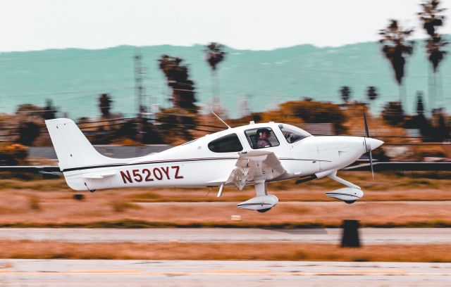 Cirrus SR-20 (N520YZ)