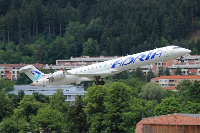 Canadair Regional Jet CRJ-900 (S5-AAO)
