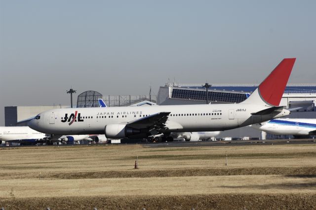 BOEING 767-300 (JA611J) - Departure at Narita Intl Airport Rwy34L on 2012/12/11