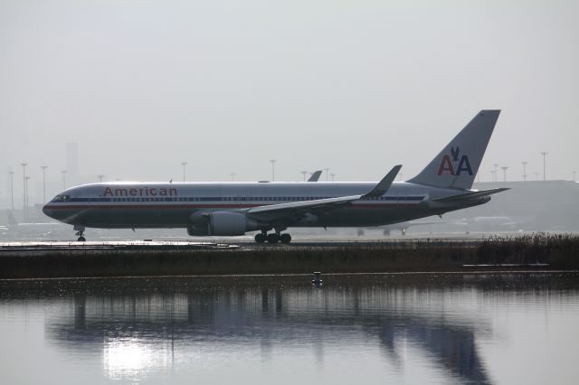 BOEING 767-300 (N373AA)