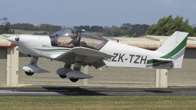 ROBIN R-2160 Alpha Sport (ZK-TZH) - North Shore Aero Club's TZH undergoing the regular circuits as part of training.