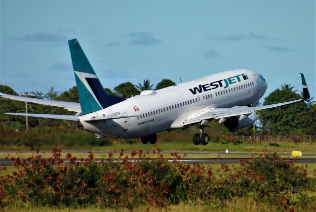 Boeing 737-800 (C-GWSR)