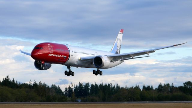 Boeing 787-9 Dreamliner (G-CKNY) - BOE830 on short final to Rwy 34L to complete an EWA flight on 9.20.17. (ln 608 / cn 63312). The aircraft is using temporary reg#N1012N.