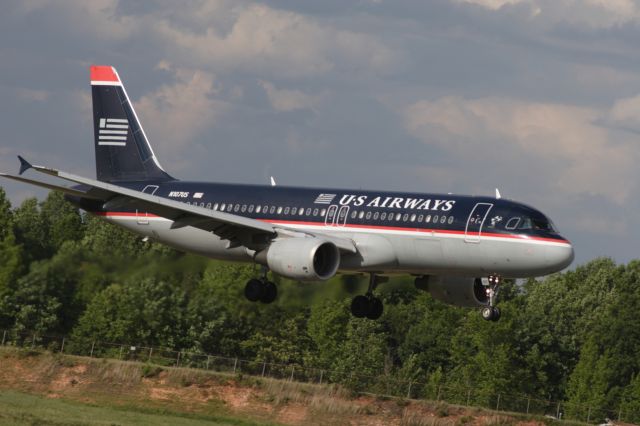 Airbus A320 (N107US) - May 2006