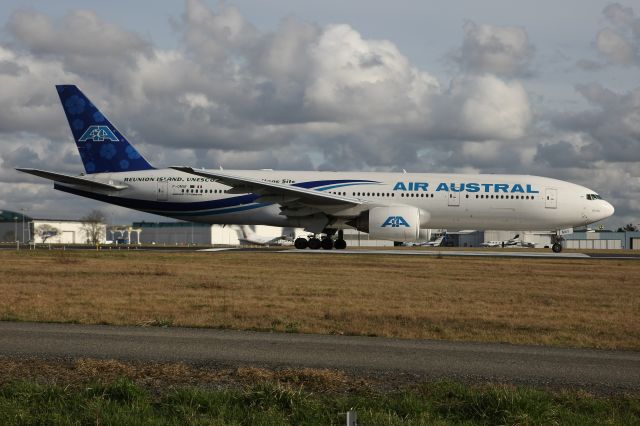 Boeing 777-200 (F-OMAY)