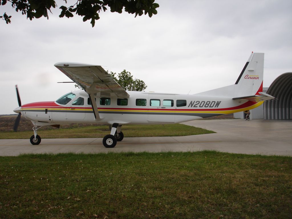 Cessna Caravan (N208DW) - Agua Dulce, Texas