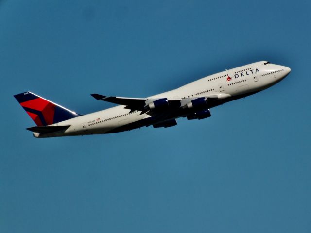 Boeing 747-400 (N663US)