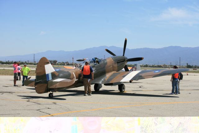 — — - Spitfire MK14. Planes of Fame, Chino