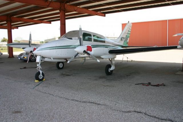 Cessna 310 (N713MF)