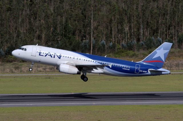 Airbus A320 (CC-BAF) - Taking off Quitos new airport.