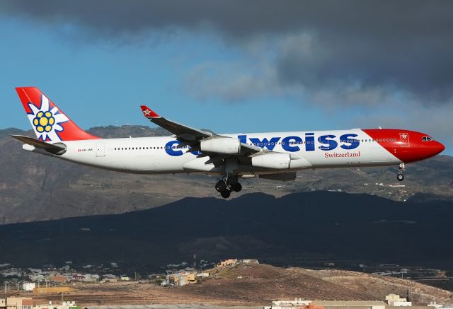 Airbus A340-300 (HB-JMF)