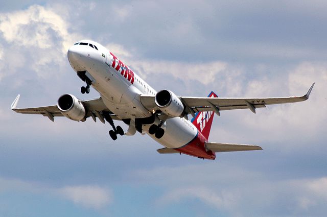 Airbus A320 (PR-TYA)