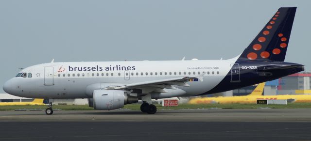 Airbus A319 (OO-SSA)