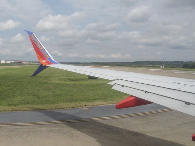 Boeing 737-800 (N8609A) - 8/23/19 WN298 BNA-EWR. 