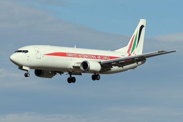 BOEING 737-400 (N16AQ) - 'Jet Test 17' inbound to runway 34