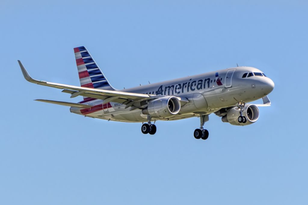 Airbus A319 (N9025B)