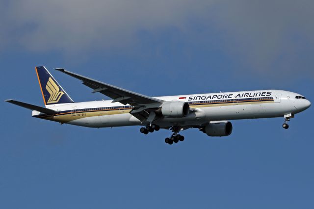 BOEING 777-300 (9V-SYJ)